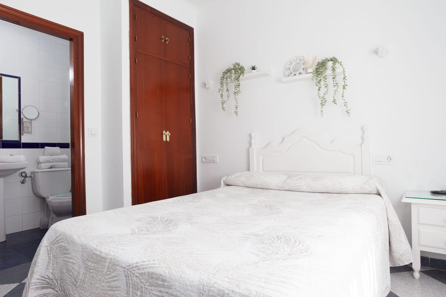 Hostal Restaurante La Giralda Рота Экстерьер фото
