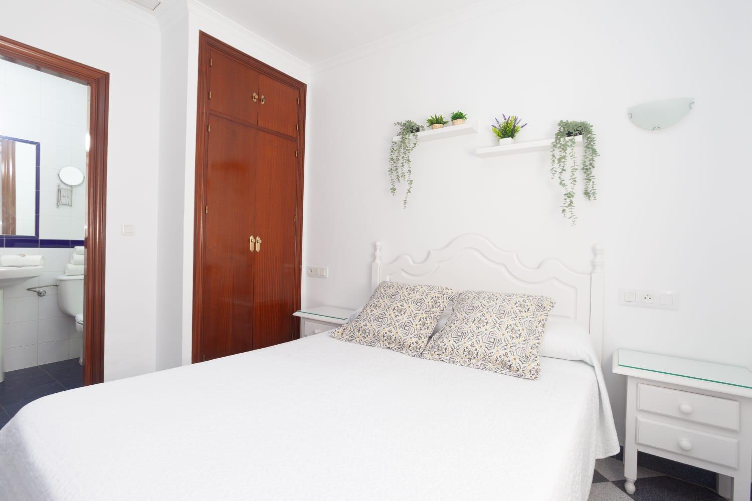 Hostal Restaurante La Giralda Рота Экстерьер фото